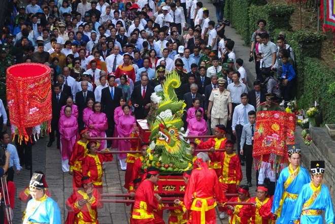 全国各地隆重举行雄王始祖忌日祭祀活动