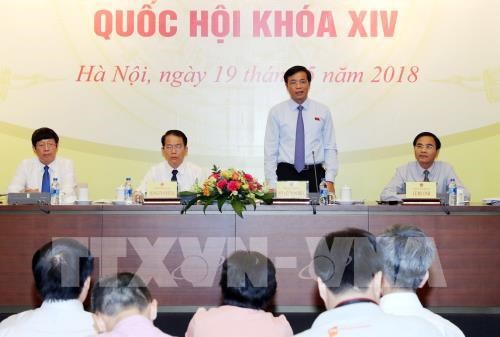 第十四届国会第五次会议：质询活动围绕四组问题进行