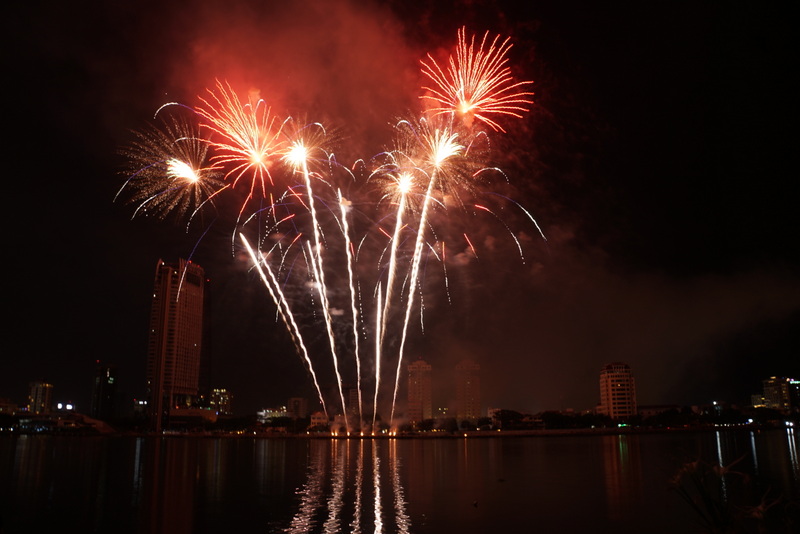 韩江边上的精彩烟花盛宴