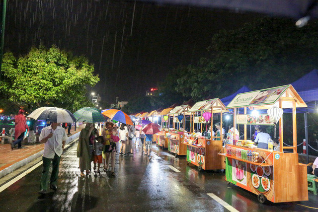 河内新开通郑功山步行街