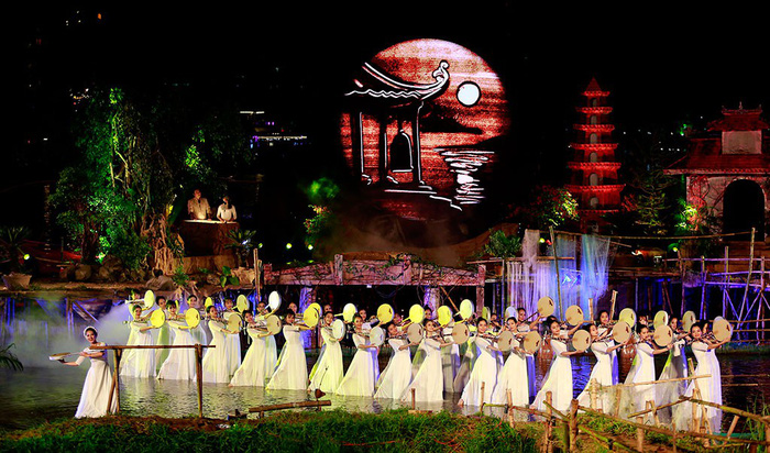 2018年顺化艺术节期间游览顺化的游客剧增