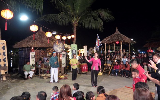 富安省举行发牌唱曲艺术世遗证书迎接仪式