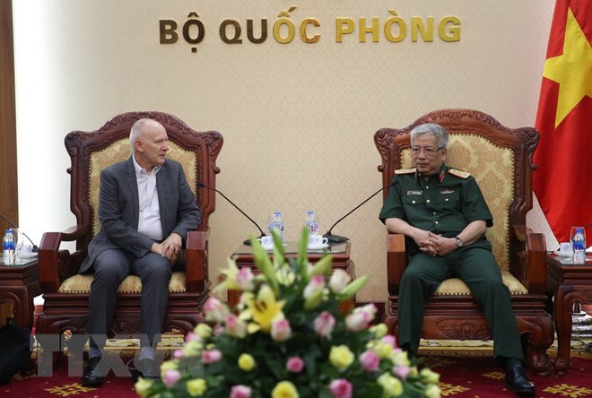 阮志咏大将会见国际战略研究所亚洲区执行长