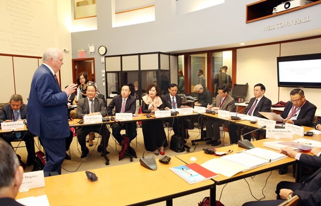 政府副总理王廷惠出席在美国举行的2018年越南高级管理领导计划系列活动