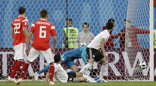 埃及队长送乌龙球 俄罗斯晋级在望