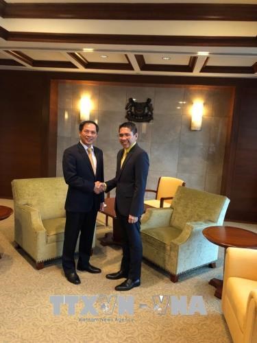 越南外交部副部长裴青山访问新加坡和印度