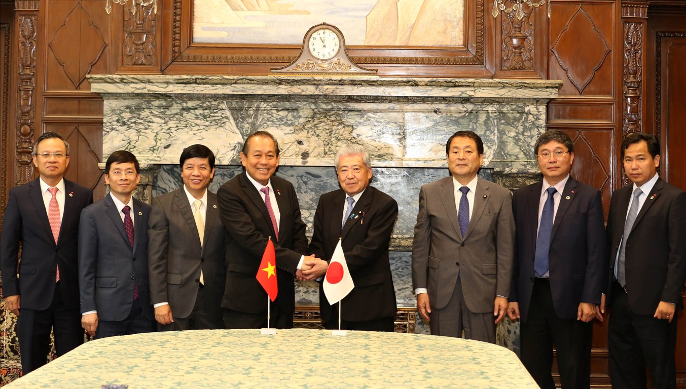 政府常务副总理张和平对日本进行工作访问