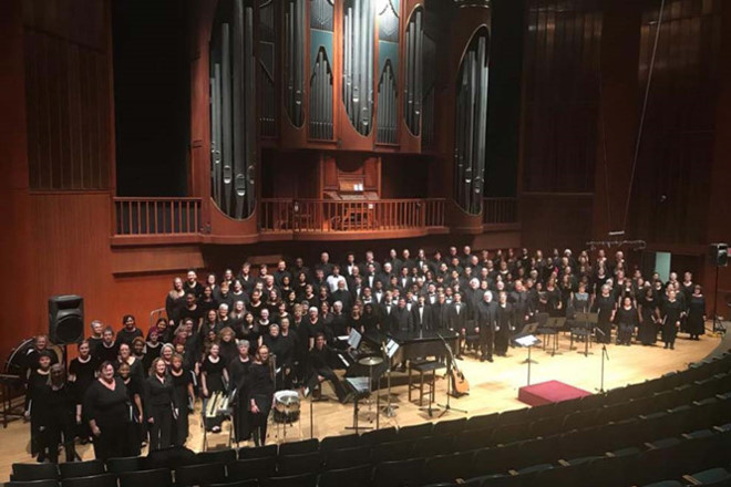 越南艺术家与美国合唱团共同演出