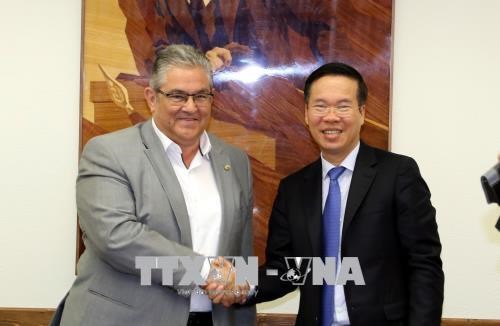 越南一向重视与希腊的多方面友好合作关系