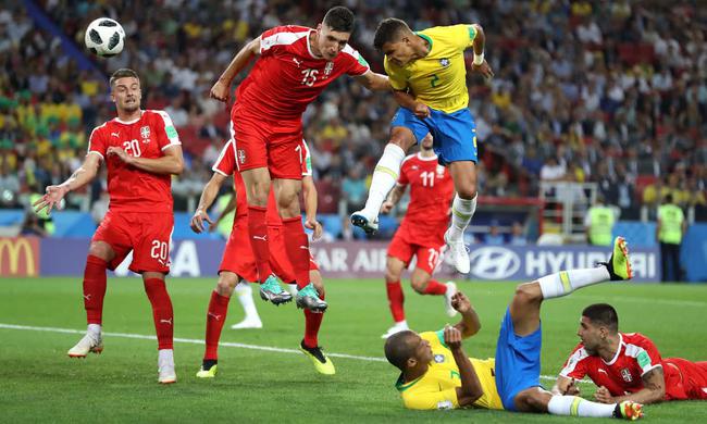 世界杯 巴西2-0夺头名