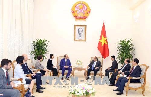 政府总理阮春福会见意大利最大保险公司领导