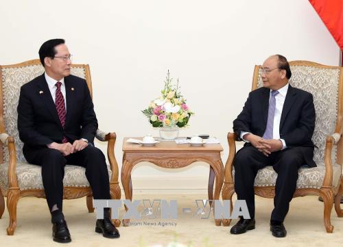 政府总理阮春福会见韩国国防部长宋永武