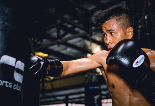 越南拳击运动员陈文草进入世界40强