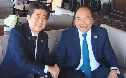 阮春福总理同G7领导举行会晤