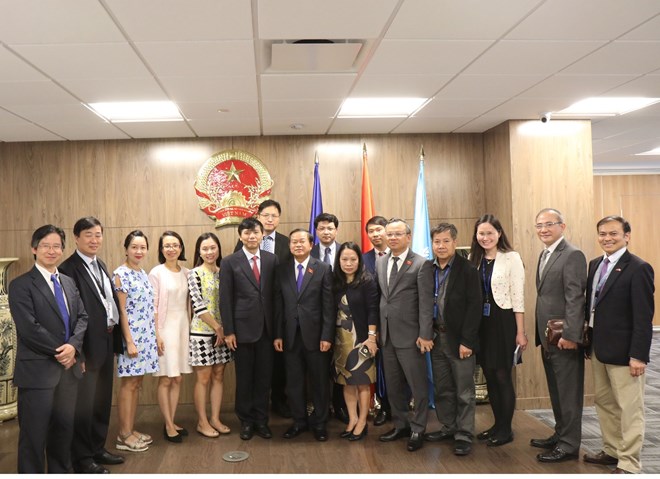 国会副主席杜伯巳对美国纽约市进行工作访问