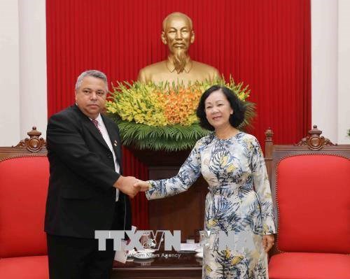 越共中央民运部部长会见古巴劳动者中央工会秘书长