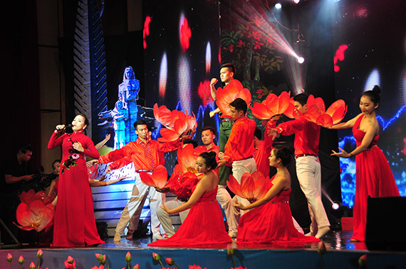 2018年第十一届“红花的颜色”艺术慈善晚会将在河内举行