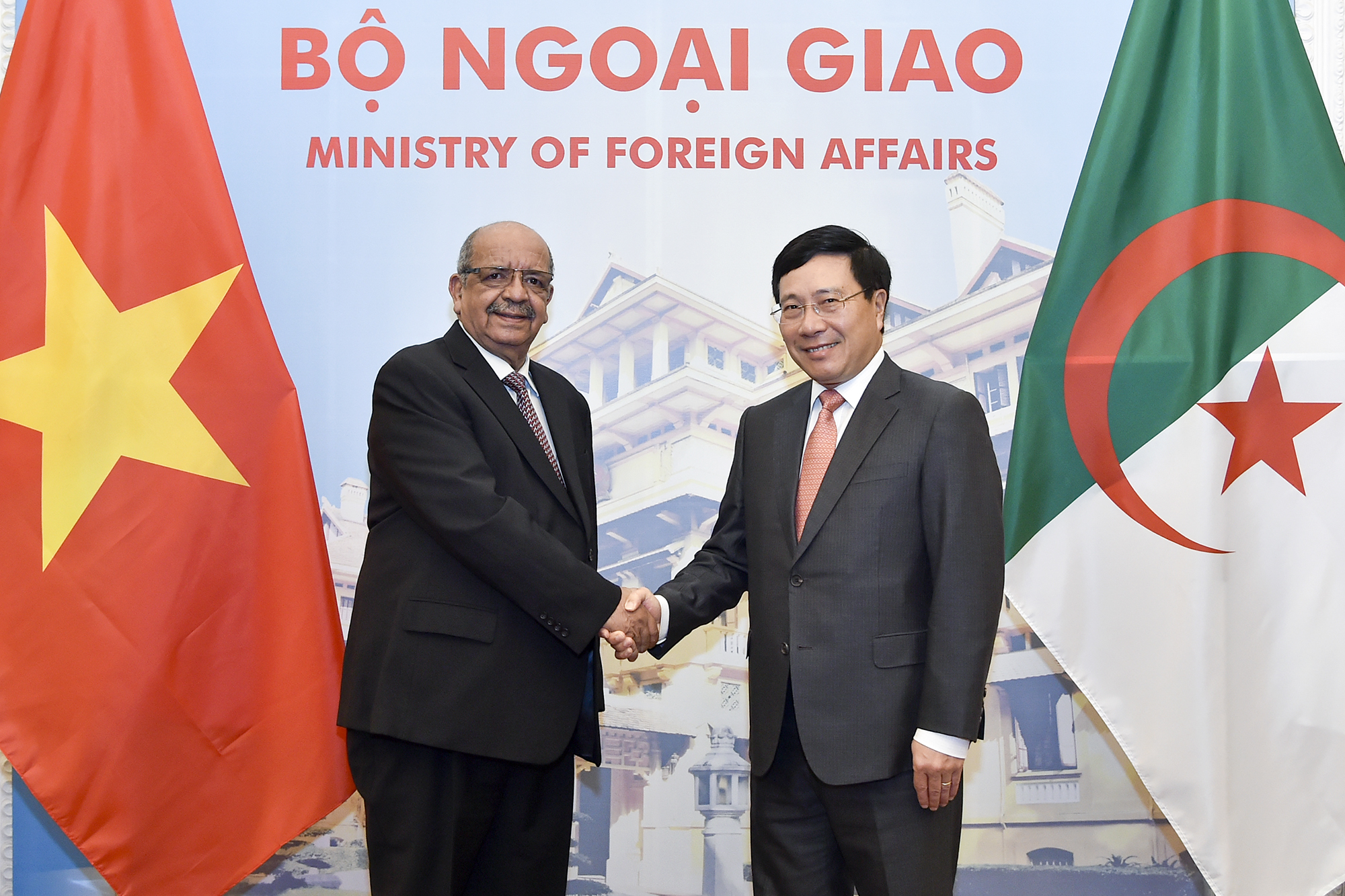 越南愿与阿尔及利亚深化合作关系