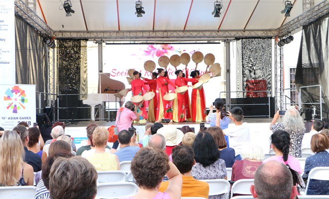 越南文化特色走进斯洛伐克亚首都