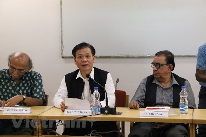 向印度朋友介绍越南文化