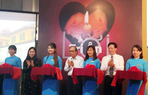 “感恩之语”专题展亮相河内市