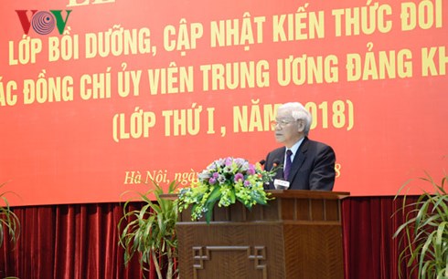 越共第十二届中央委员会委员知识更新班开班