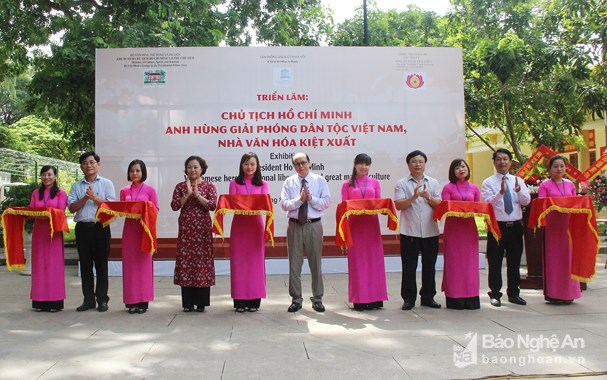 有关胡志明主席的展览在义安省开展