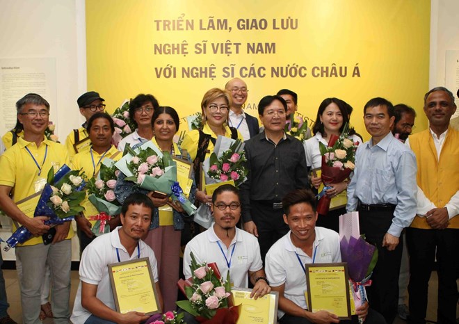 越南与亚洲各国艺术家交流会暨作品展在河内举行