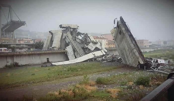 意大利公路桥垮塌造成至少20人死亡