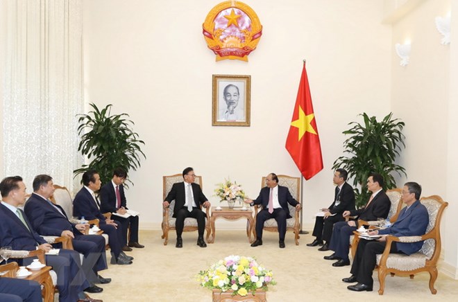 阮春福总理会见越南驻韩国釜山庆南地区名誉大使朴水观