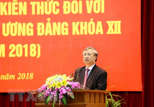 越共中央委员知识更新培训班完班