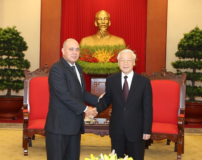越共中央总书记阮富仲会见古巴高级代表团