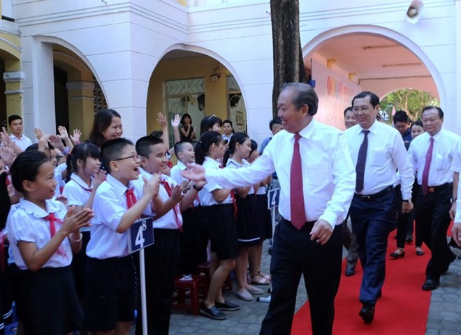 越南全国大中小学生喜迎新学年