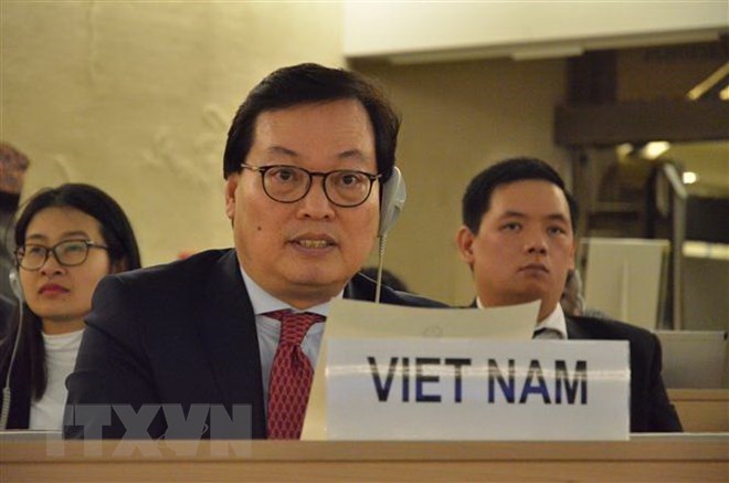 越南常驻日内瓦代表团团长杨志勇大使引导世界知识产权组织成员国大会