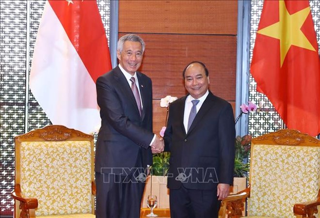 政府总理阮春福与新加坡总理李显龙进行会晤