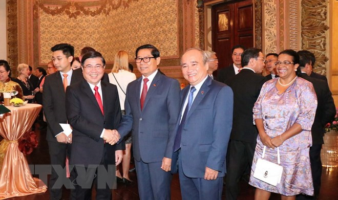 胡志明市举行9 2国庆招待会