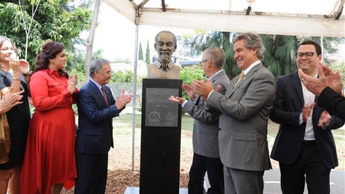 胡伯伯塑像落成典礼在墨西哥瓜达拉哈拉市举行