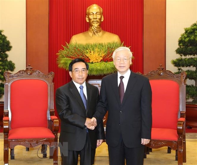 越共中央总书记阮富仲会见老挝党和国家高级代表团