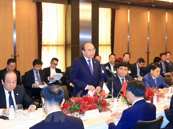 阮春福总理与日本基建企业和金融企业座谈