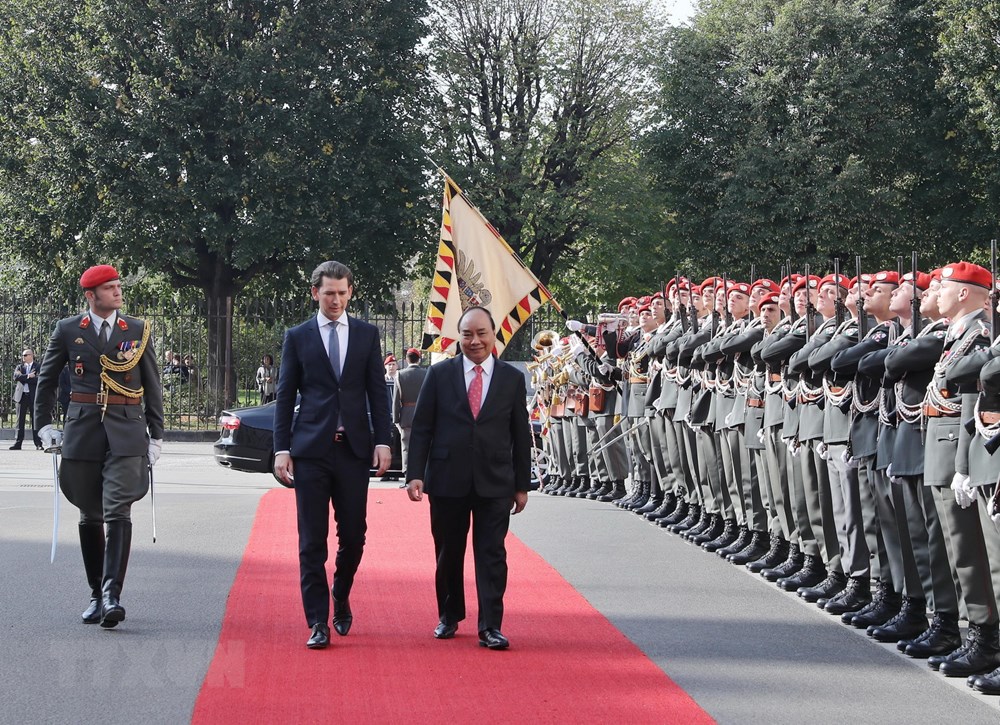 推动越奥两国关系走向深入务实