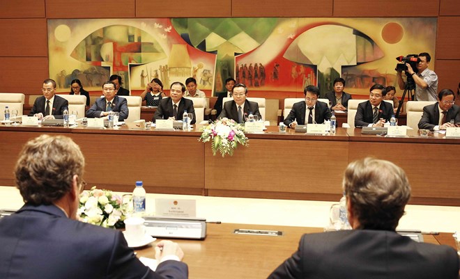 国会副主席冯国显会见欧洲议会渔业委员会发言人