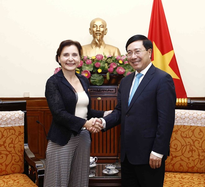 政府副总理范平明会见即将离任的意大利驻越大使