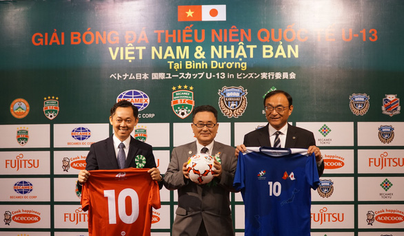 2018年越南-日本U13国际少年足球赛在平阳省举行