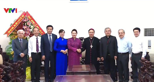 国会主席阮氏金银走访胡志明市天主教总教区并致以圣诞祝福