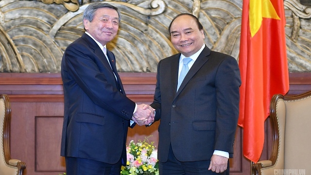 阮春福总理会见日本自由民主党代理秘书长