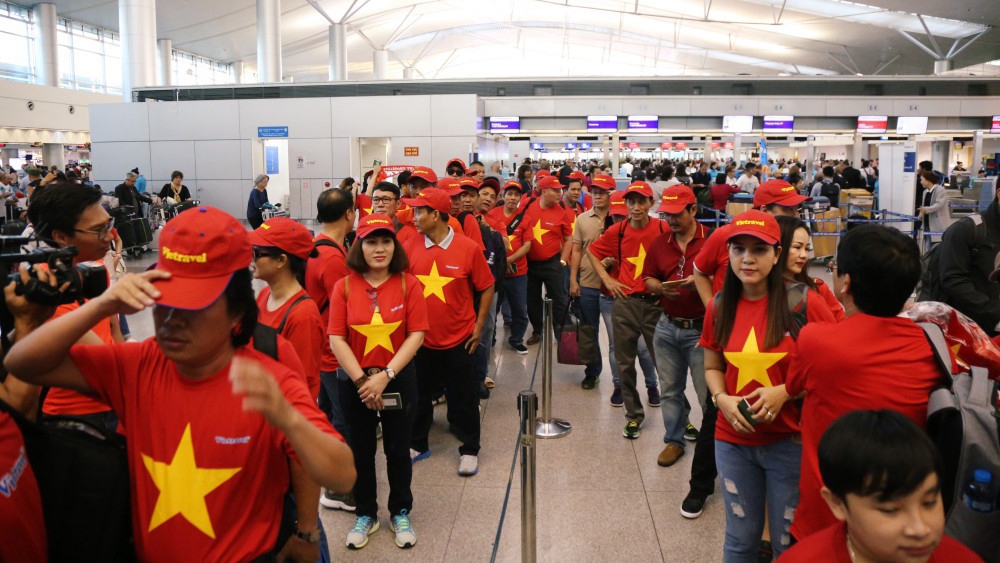 胡志明市至河内航班增加1800座位 满足球迷的需求