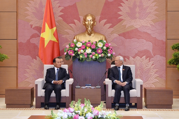 推动越南和老挝间司法合作