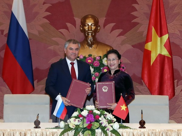 国会主席阮氏金银同俄罗斯国家杜马主席举行会谈