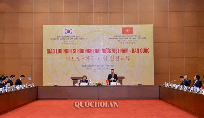 越韩友好议员交流会在河内举行