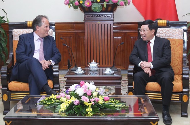 越南与英国增进合作关系